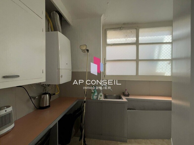 Local commercial dans Versailles à vendre - Photo de l’immeuble – Image 3 sur 9