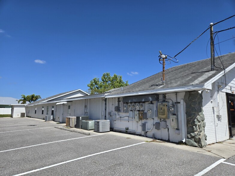 8726 Old County Road 54, New Port Richey, FL à vendre - Photo de l’immeuble – Image 3 sur 4