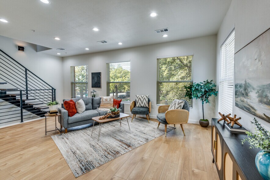 504 O Connor Rd, Irving, TX à vendre - Photo intérieure – Image 2 sur 73