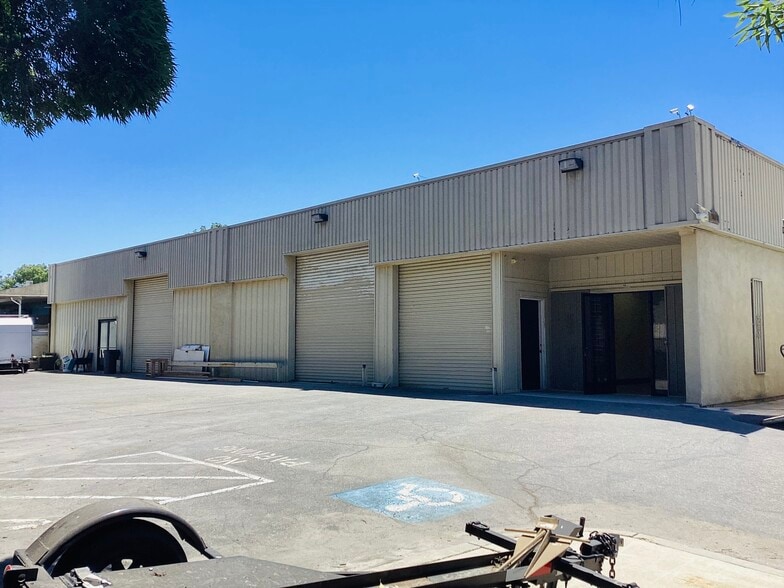 2152 N Briarwood Ave, Fresno, CA à louer - Photo de l’immeuble – Image 2 sur 31