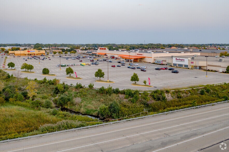 653-697 N Westhill Blvd, Appleton, WI à louer - Photo principale – Image 1 sur 11