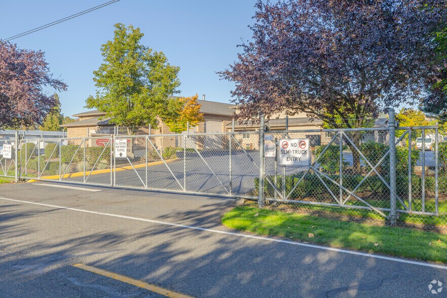 1813 137th Ave E, Sumner, WA à louer - Photo principale – Image 1 sur 8