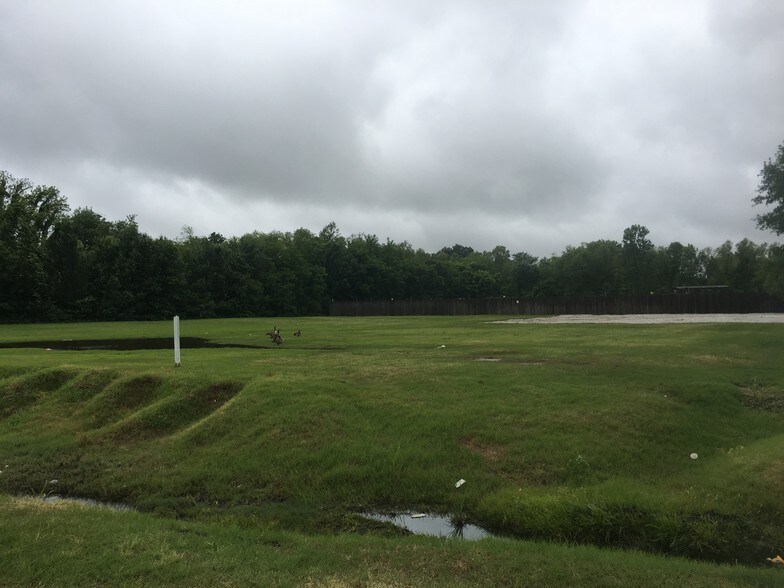 2415 Whitten Rd, Memphis, TN à vendre - Photo de l’immeuble – Image 2 sur 5