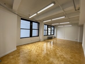 325 W 38th St, New York, NY à louer Photo intérieure– Image 2 sur 4