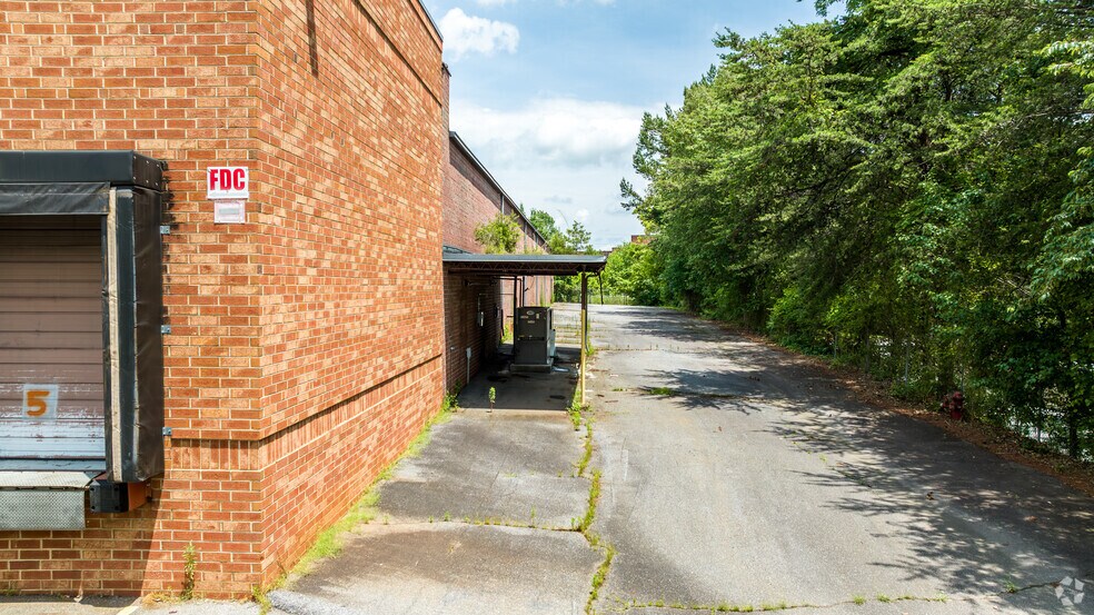 175 18th St SE, Hickory, NC à vendre - Photo de l’immeuble – Image 3 sur 23
