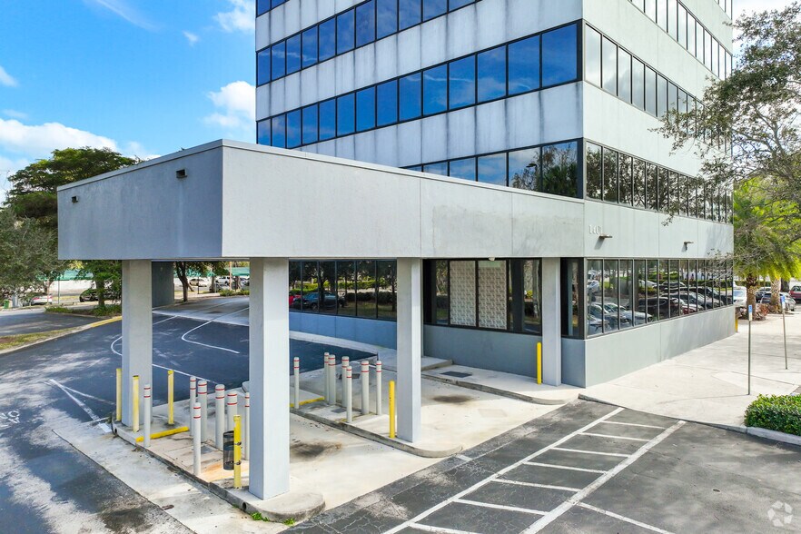 1401 N University Dr, Coral Springs, FL à louer - Photo de l’immeuble – Image 3 sur 9