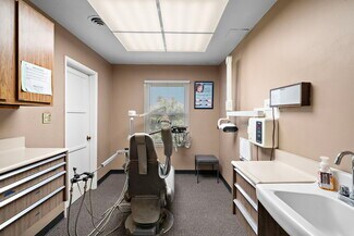Plus de détails pour 700 S Brea Blvd, Brea, CA - Bureau à vendre