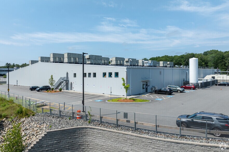 5-7 Industrial Rd, Milford, MA à vendre - Photo principale – Image 1 sur 5