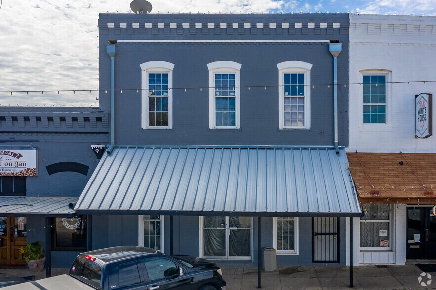 1311 3rd St, Floresville, TX à louer - Photo de l’immeuble – Image 2 sur 4