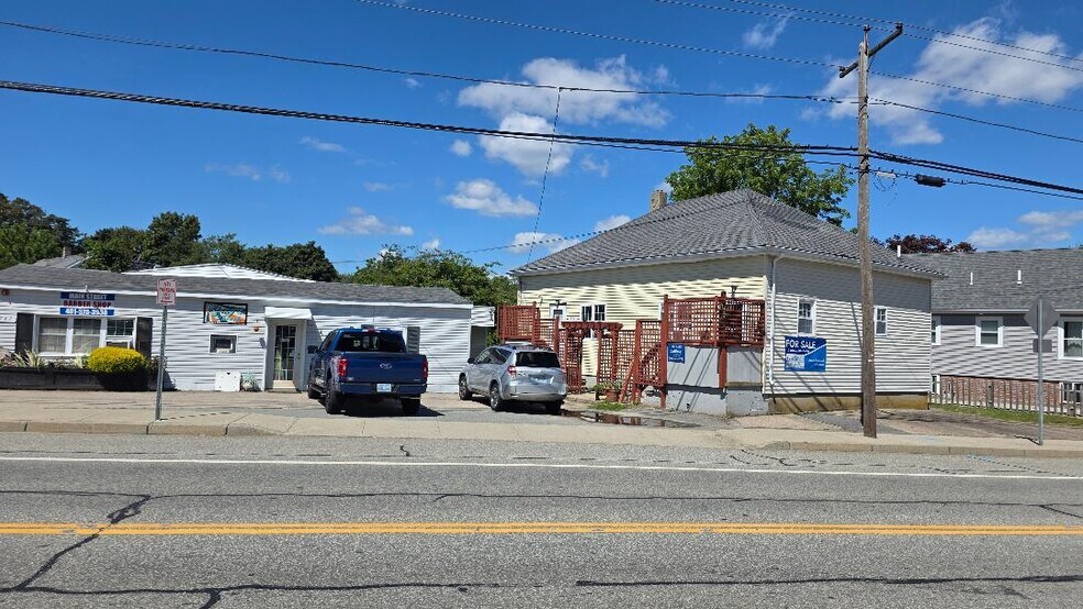 741 Main Rd & 2 Haskins Rd, Tiverton, RI à vendre - Photo de l’immeuble – Image 3 sur 23