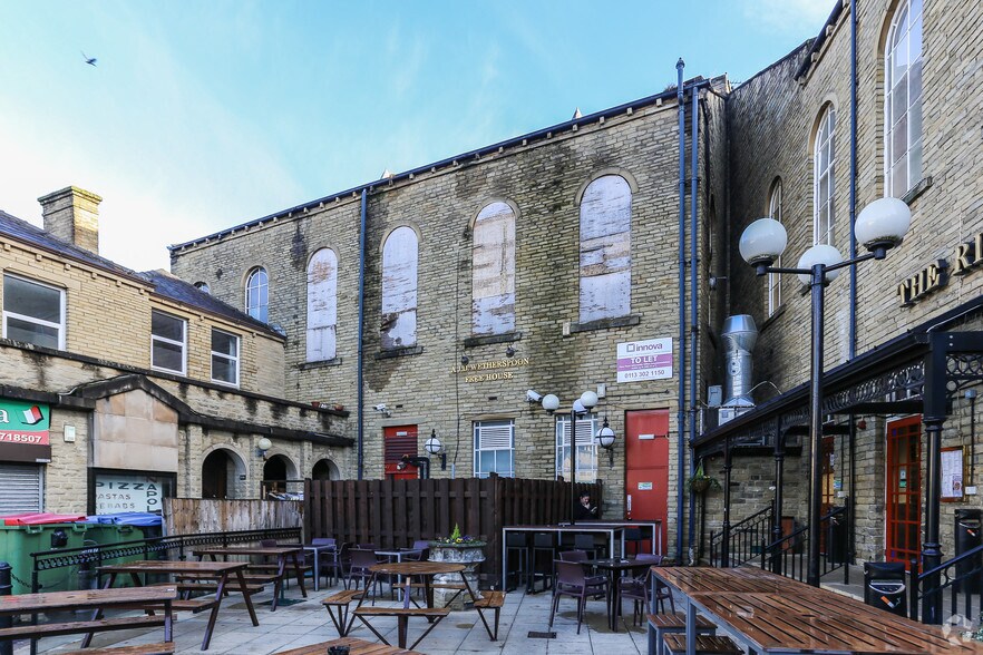 1 Hall St, Brighouse à louer - Photo principale – Image 1 sur 3