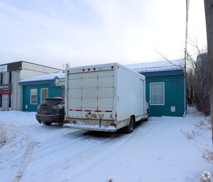 15627 112th Ave NW, Edmonton, AB à vendre - Photo de l’immeuble – Image 2 sur 10