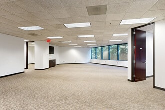 100 Crescent Center Pkwy, Tucker, GA à louer Numérisation 3D Matterport– Image 1 sur 4