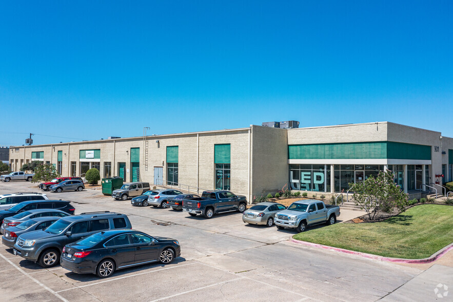 9011 John Carpenter Fwy, Dallas, TX à louer - Photo principale – Image 1 sur 6
