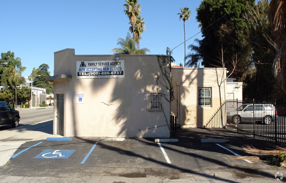 1661 N E St, San Bernardino, CA à vendre - Photo de l’immeuble – Image 2 sur 6