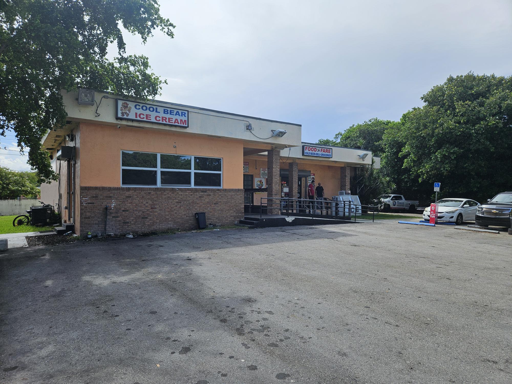 21510 SW 109th Ave, Cutler Bay, FL à vendre Photo de l’immeuble– Image 1 sur 14
