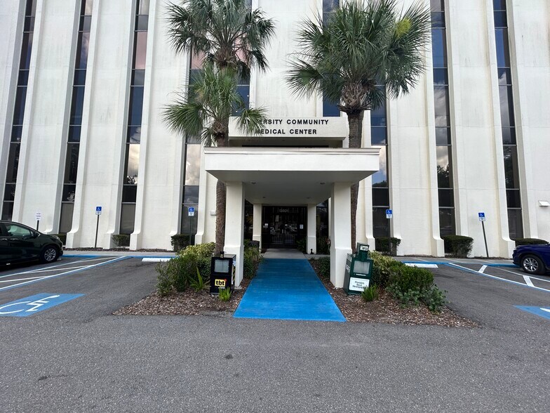 13801 Bruce B Downs Blvd, Tampa, FL à louer - Photo de l’immeuble – Image 3 sur 26