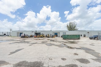 7620 W 2nd Ct, Hialeah, FL à louer Photo de l’immeuble– Image 2 sur 23