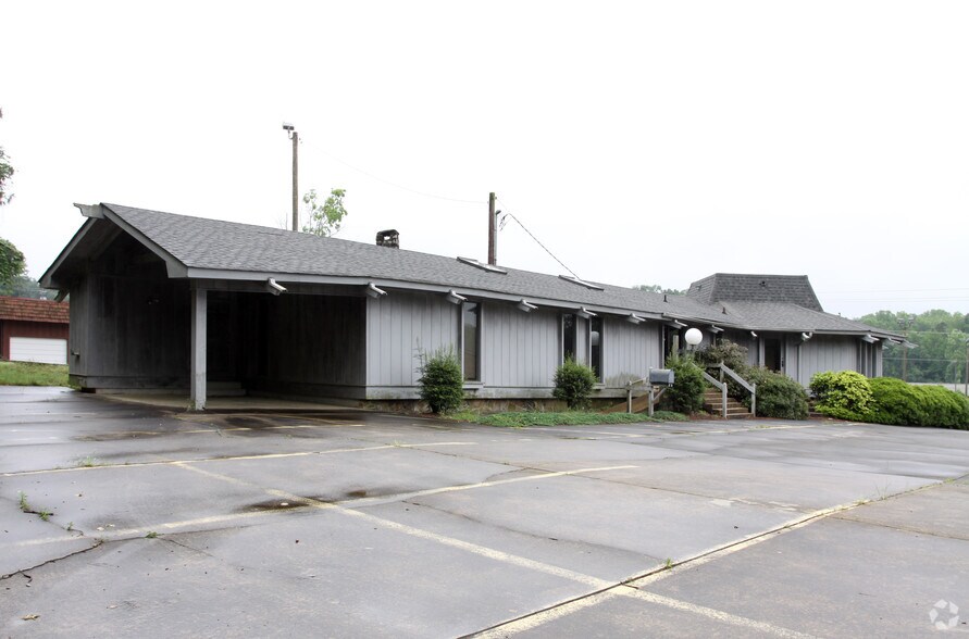 522 S Enota Dr, Gainesville, GA à louer - Photo de l’immeuble – Image 3 sur 5