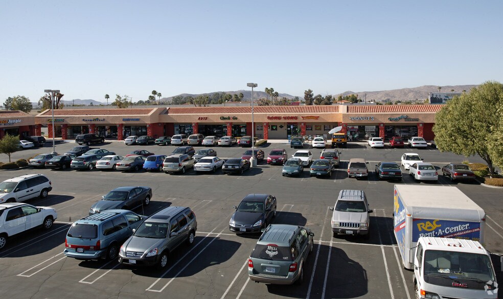 3301-3491 W Florida Ave, Hemet, CA à louer - Photo de l’immeuble – Image 2 sur 11