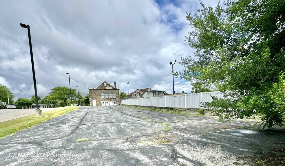 1214 N Michigan Ave, Saginaw, MI à vendre - Photo de l’immeuble – Image 3 sur 17