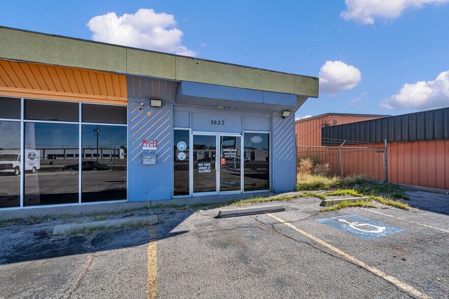 3636 Andrews Hwy, Odessa, TX à louer - Photo de l’immeuble – Image 2 sur 45