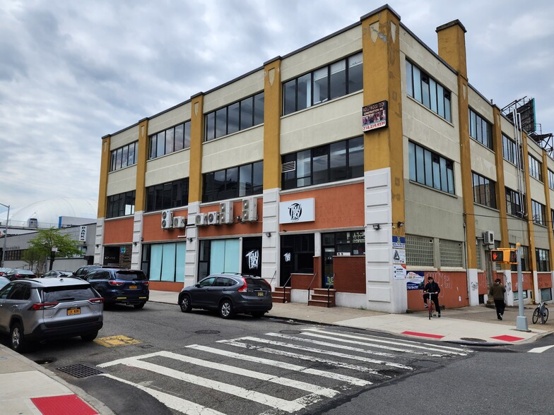 4701 Van Dam St, Long Island City, NY à louer - Photo de l’immeuble – Image 3 sur 10