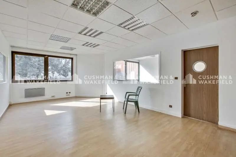 23 Rue Des Petits Ruisseaux, Verrières-le-Buisson à louer - Photo de l’immeuble – Image 3 sur 11