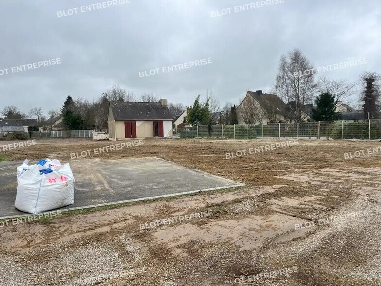 Terrain dans Montreuil-le-Gast à louer - Photo de l’immeuble – Image 3 sur 4