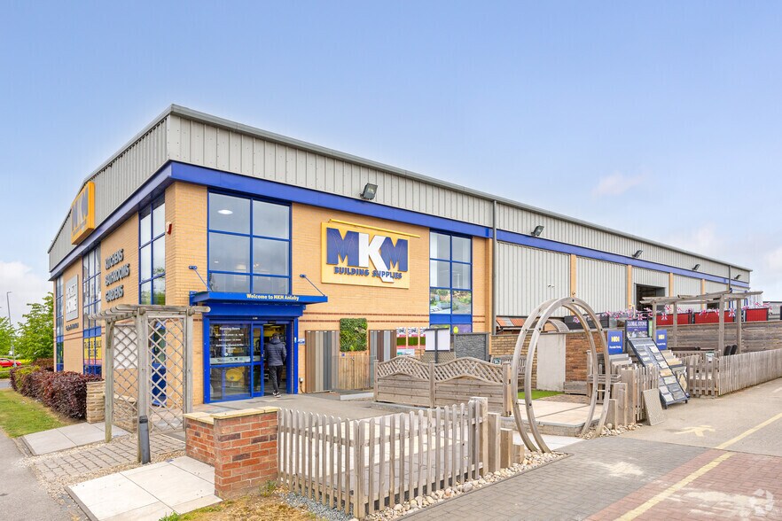 MKM BUILDING SUPPLIES portefeuille de 2 biens à vendre sur LoopNet.fr - Photo de l’immeuble – Image 1 sur 3