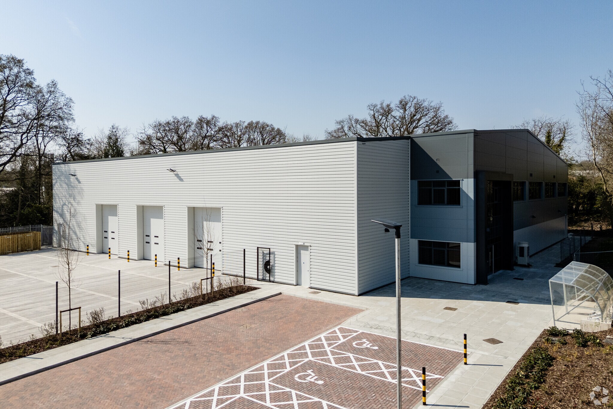 Wade Rd, Basingstoke à louer Photo principale– Image 1 sur 3