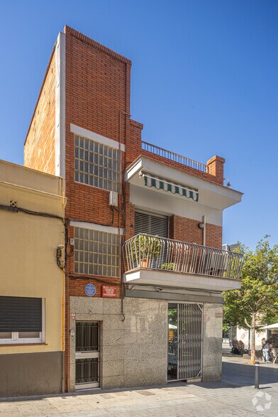 Carrer Mare de deu de Montserrat, 2, Santa Coloma de Gramenet, Barcelona à louer - Photo de l’immeuble – Image 3 sur 3