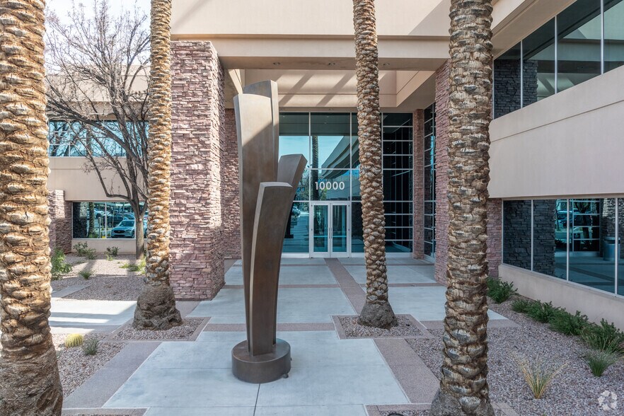 10000 W Charleston Blvd, Las Vegas, NV à louer - Photo de l’immeuble – Image 3 sur 7