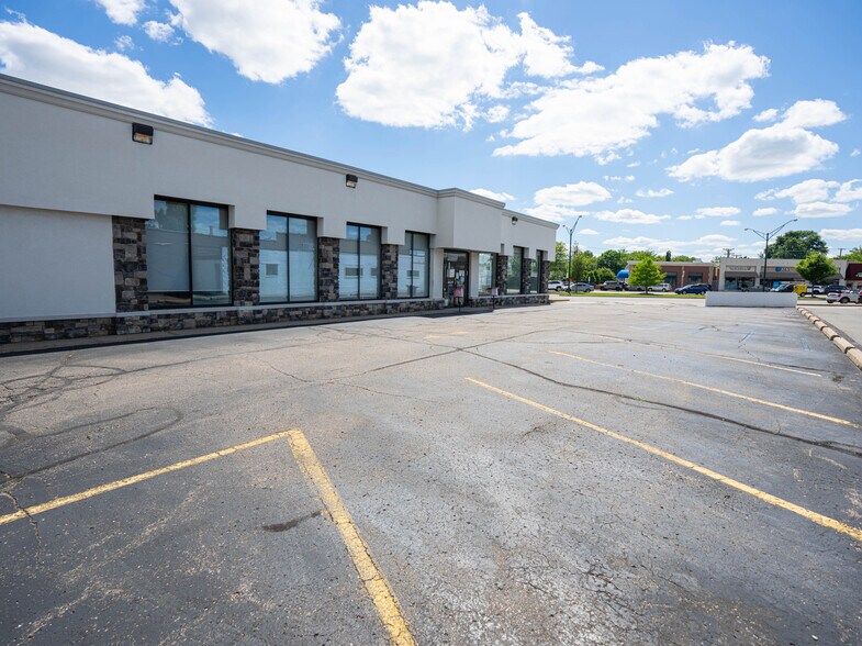 33722 Woodward Ave, Birmingham, MI à vendre - Photo de l’immeuble – Image 2 sur 4