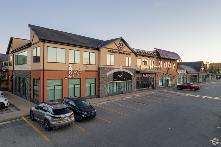 10 Aspen Stone Blvd SW, Calgary, AB à louer - Photo principale – Image 1 sur 8
