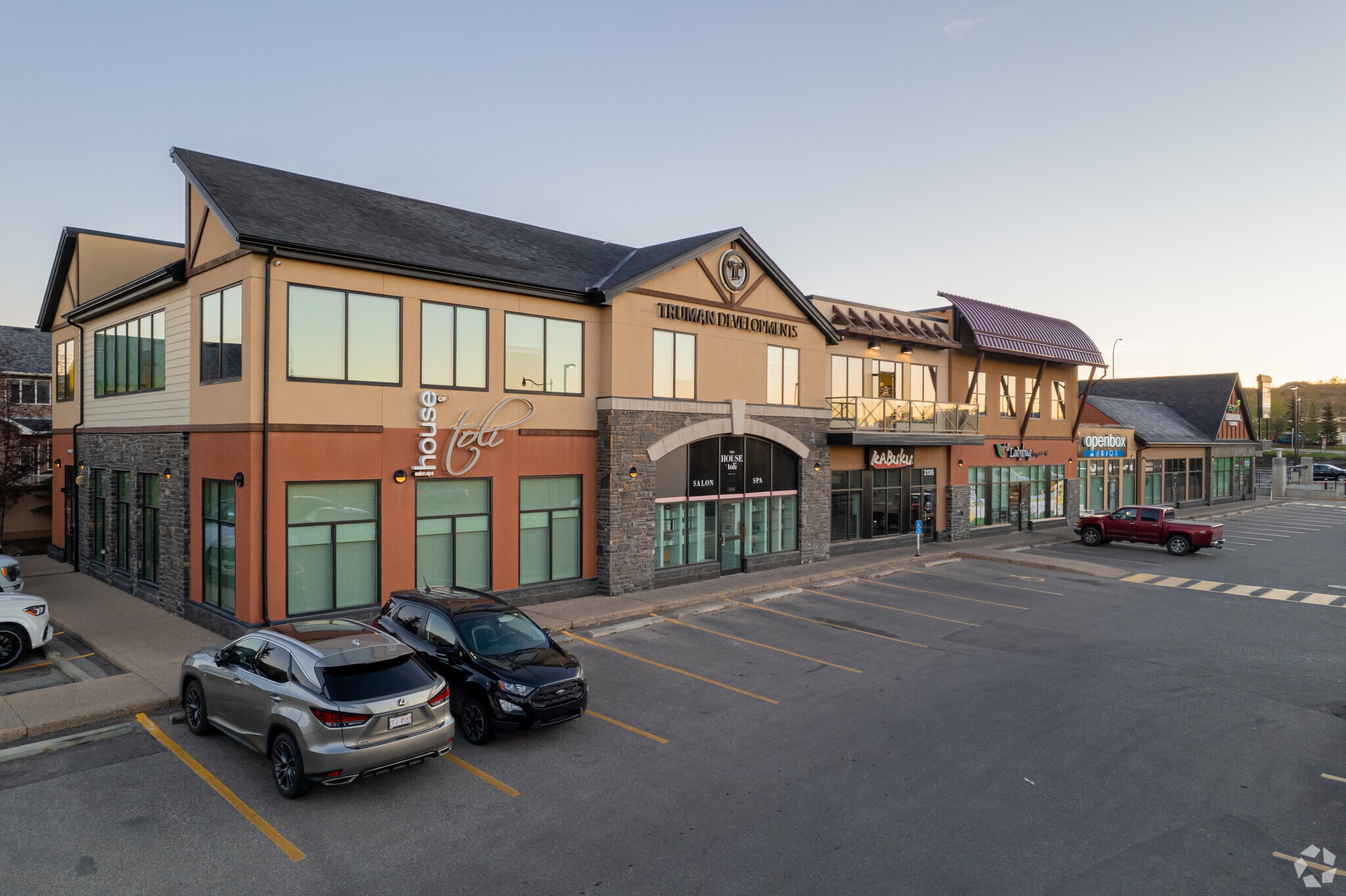 10 Aspen Stone Blvd SW, Calgary, AB à louer Photo principale– Image 1 sur 9