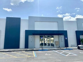 1685 S State Road 7, Hollywood, FL à louer Photo de l’immeuble– Image 1 sur 9