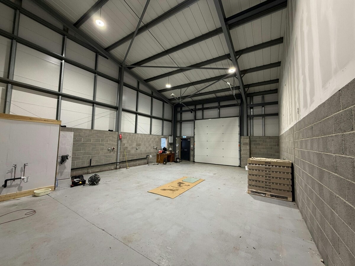 Sadler Rd, Lincoln, LIN LN6 3RS - Lot Unit 8 - - Photo intérieure - Image 1 of 3