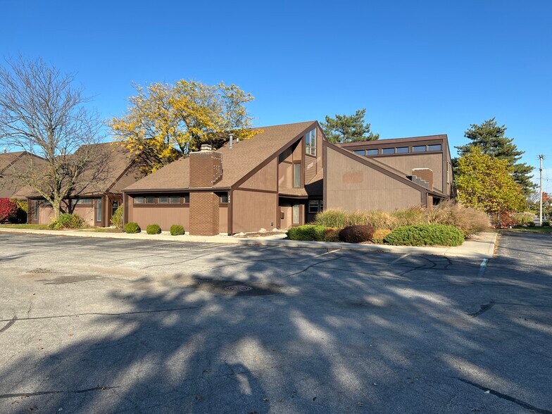 205-217 E Washington Center Rd, Fort Wayne, IN à louer - Photo de l’immeuble – Image 1 sur 18
