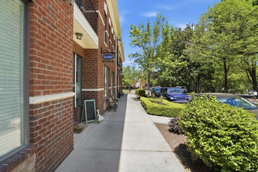 228 Caldwell Ln, Davidson, NC à vendre - Photo de l’immeuble – Image 3 sur 4