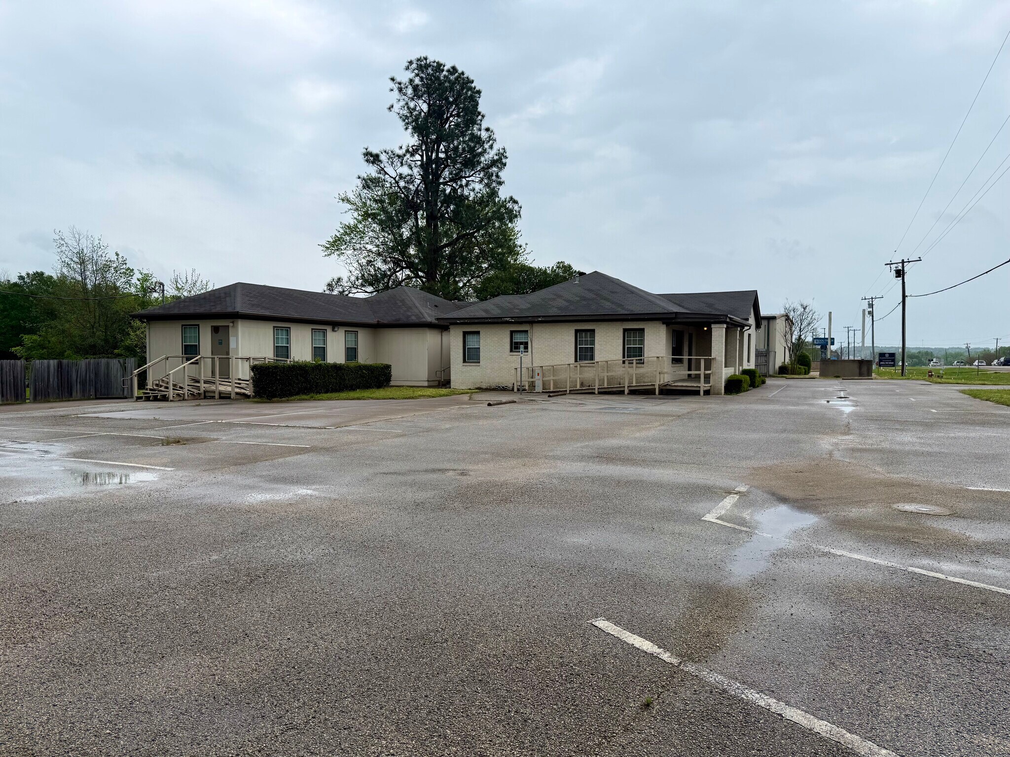 2410 S Main St, Lindale, TX à vendre Photo de l’immeuble– Image 1 sur 32