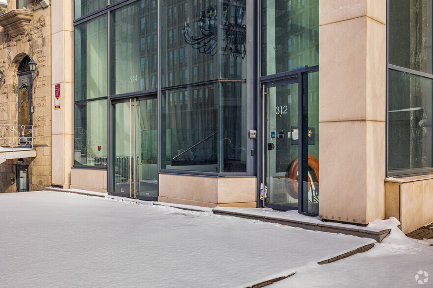 312 Rue Sherbrooke E, Montréal, QC à louer - Photo de l’immeuble – Image 3 sur 5