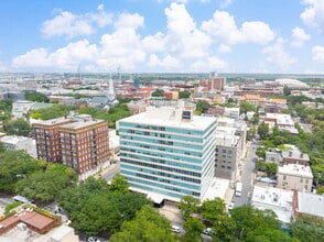 102 E Liberty St, Savannah, GA à louer Photo intérieure– Image 2 sur 19