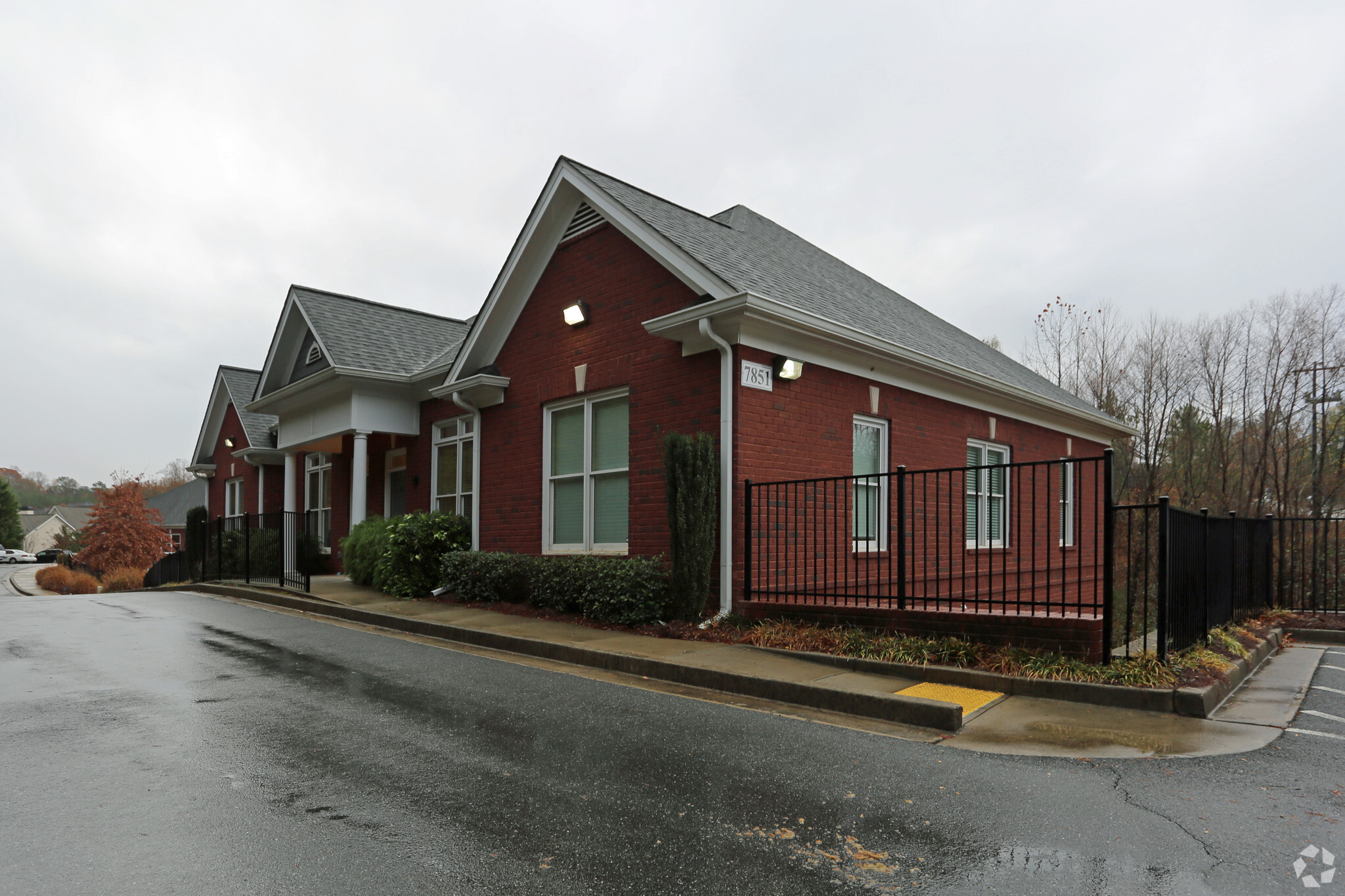 7851 Hickory Flat Hwy, Woodstock, GA à louer Photo principale– Image 1 sur 9