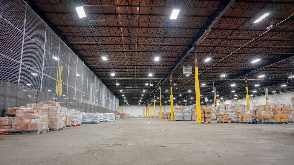 300 Michael Dr, Syosset, NY à louer - Photo de l’immeuble – Image 2 sur 6