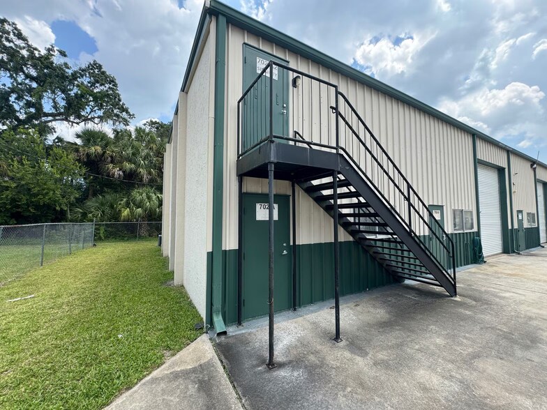 702 W Park Ave, Edgewater, FL à vendre - Photo de l’immeuble – Image 3 sur 15