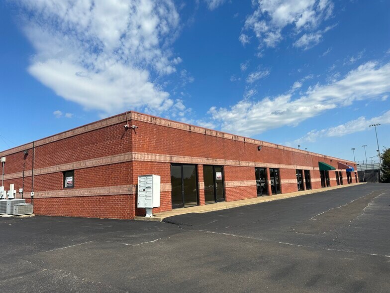 820 Herbert Rd, Cordova, TN à louer - Photo de l’immeuble – Image 2 sur 3