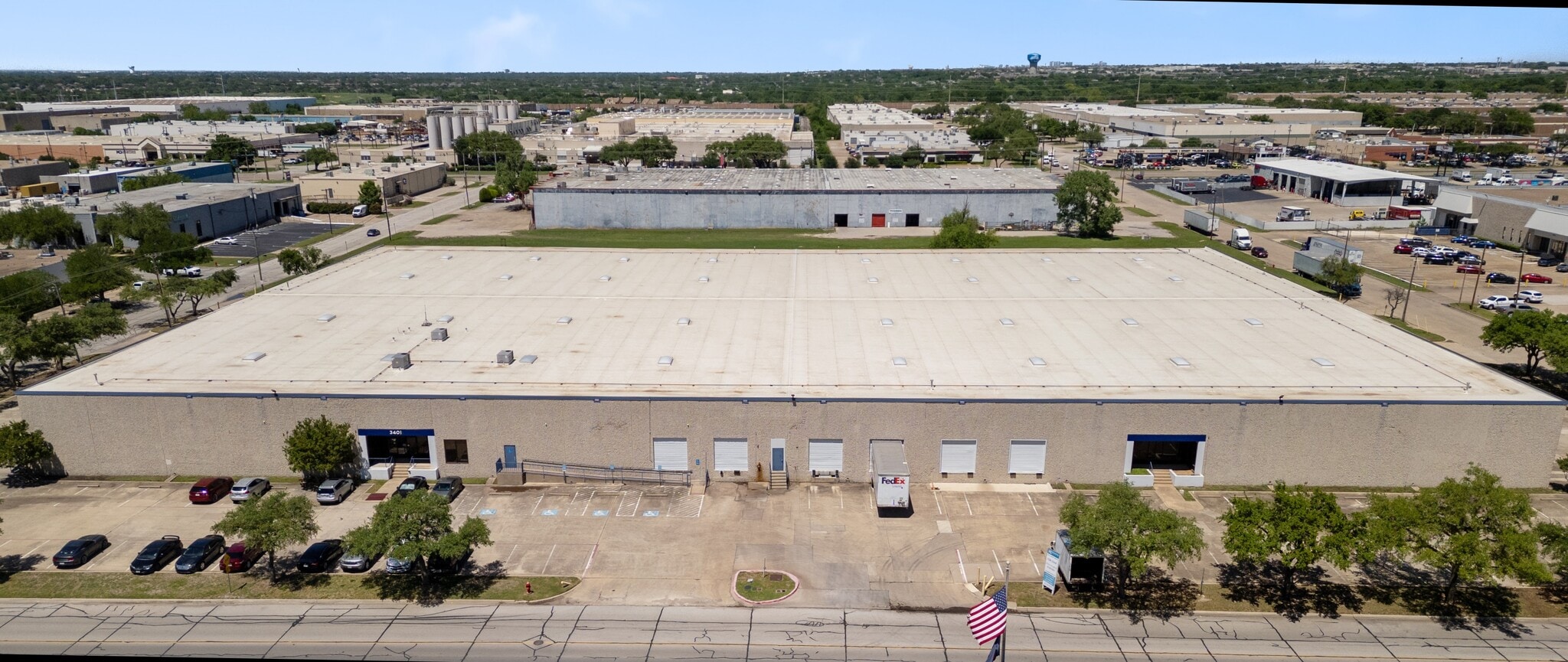 3401 Garden Brook Dr, Farmers Branch, TX à louer Photo de l’immeuble– Image 1 sur 8