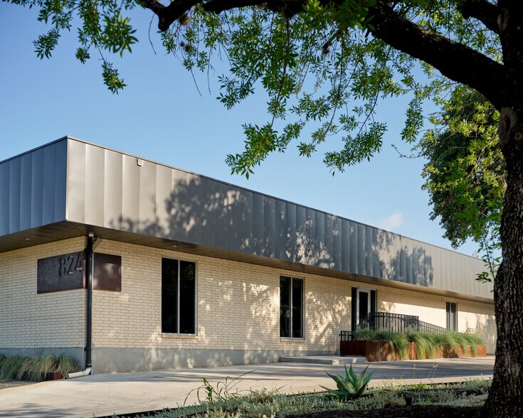 824 W 10th St, Austin, TX à louer - Photo de l’immeuble – Image 2 sur 10