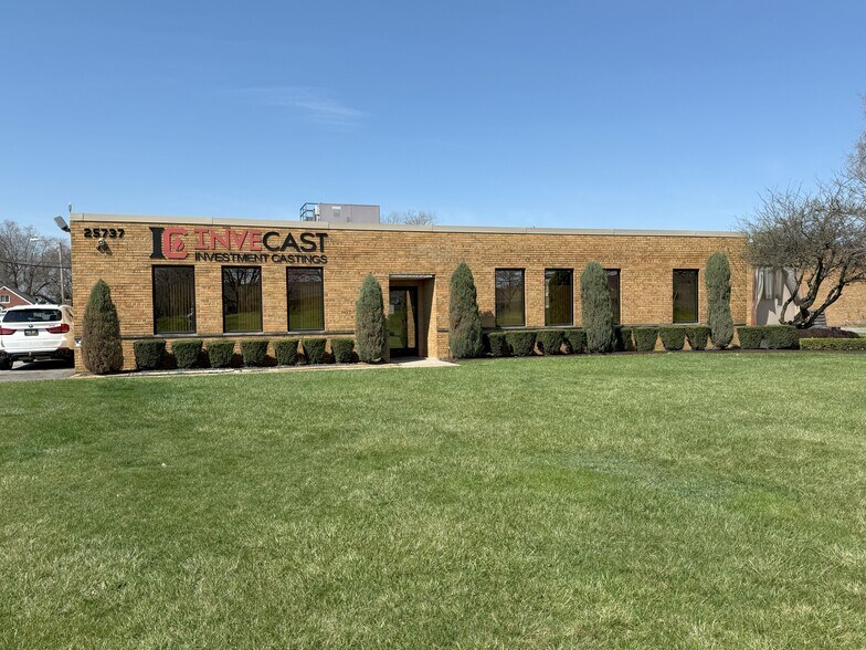 25737 Sherwood Ave, Warren, MI à vendre - Photo de l’immeuble – Image 1 sur 15